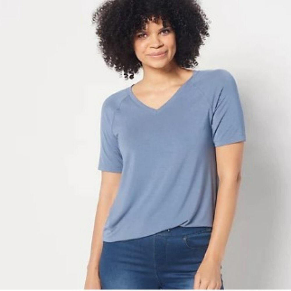 NEW Pale Blue Mist Spa Knit Lifestyle Raglan Sleeve V-Neck Tee, Small